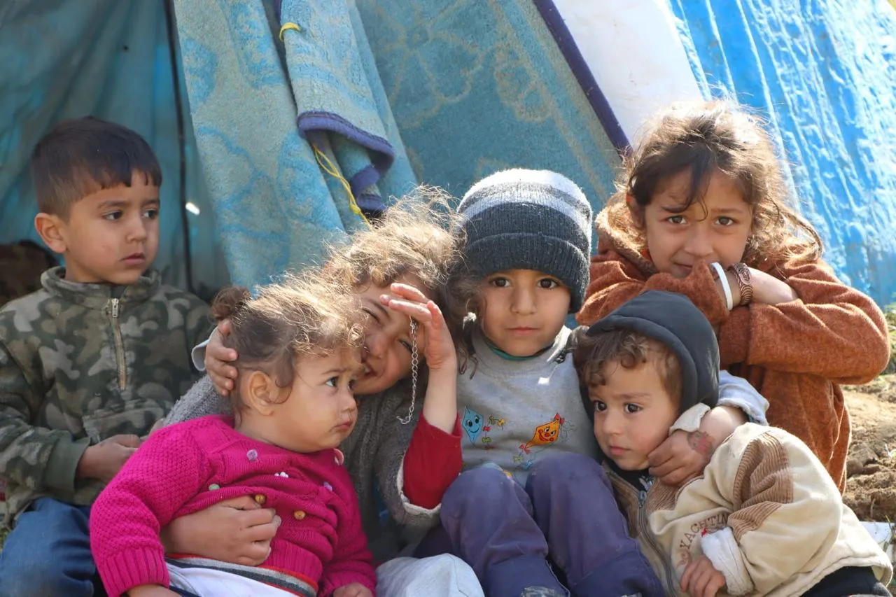 أطفال في أحد مراكز الإيواء في الشمال السوري