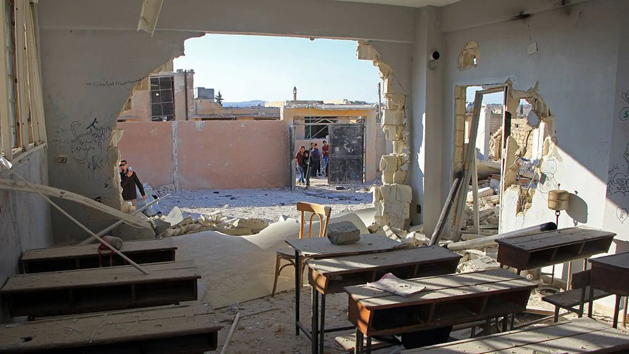 صورة مدرسة تعليمية مدمرة