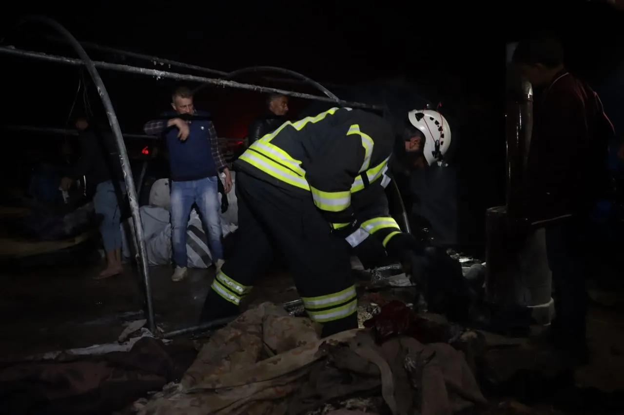 بعد نجاح عمل فريق الدفاع المدني على إخماد حريق في خيمة بريف إدلب