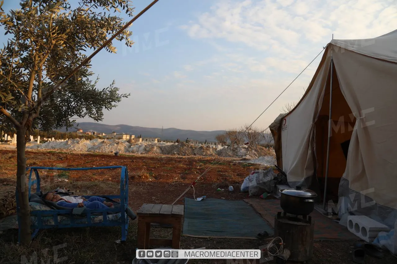خيمة لإيواء المتضريين من الزلزال في الشمال السوري