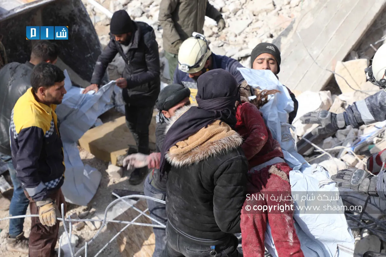 "الصليب الأحمر": الناجون من الزلزال يواجهون "تحديات صحية "مدمرة" شمالي سوريا