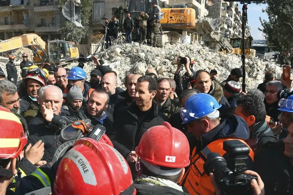 مؤقتاً .. رأس النظام يزعم منح "إعفاءات خاصة" للمتضررين من الزلزال