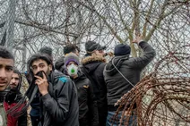 (مركز العودة ومجموعة العمل) يسلّمان مجلس حقوق الإنسان وثيقة حول تعذيب المهاجرين على طريق البلقان
