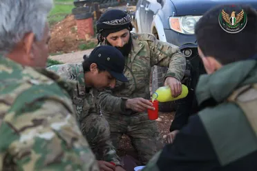جانب من إفطار مقاتلي الجيش الوطني على جبهات القتال بريف حلب الشمالي 