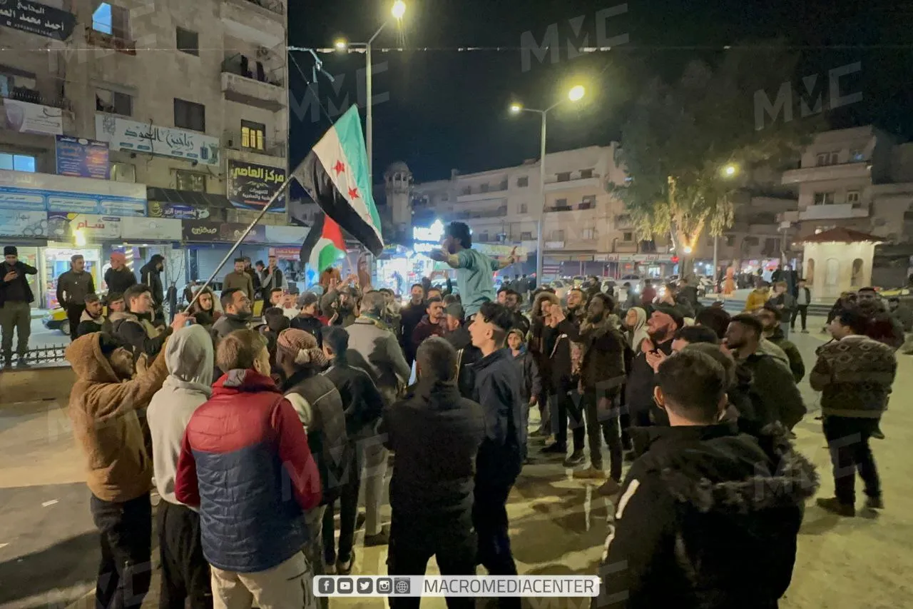 نشطاء في مدينة #إدلب يقيمون كرنفال بمناسبة الذكرى الثامنة على تحرير مدينة إدلب