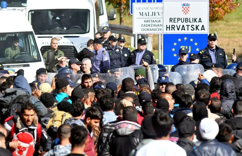 تحقيق يكشف عن ضلوع مسؤولين كرواتيين بـ"انتهاكات" ضد طالبي لجوء بينهم سوريون