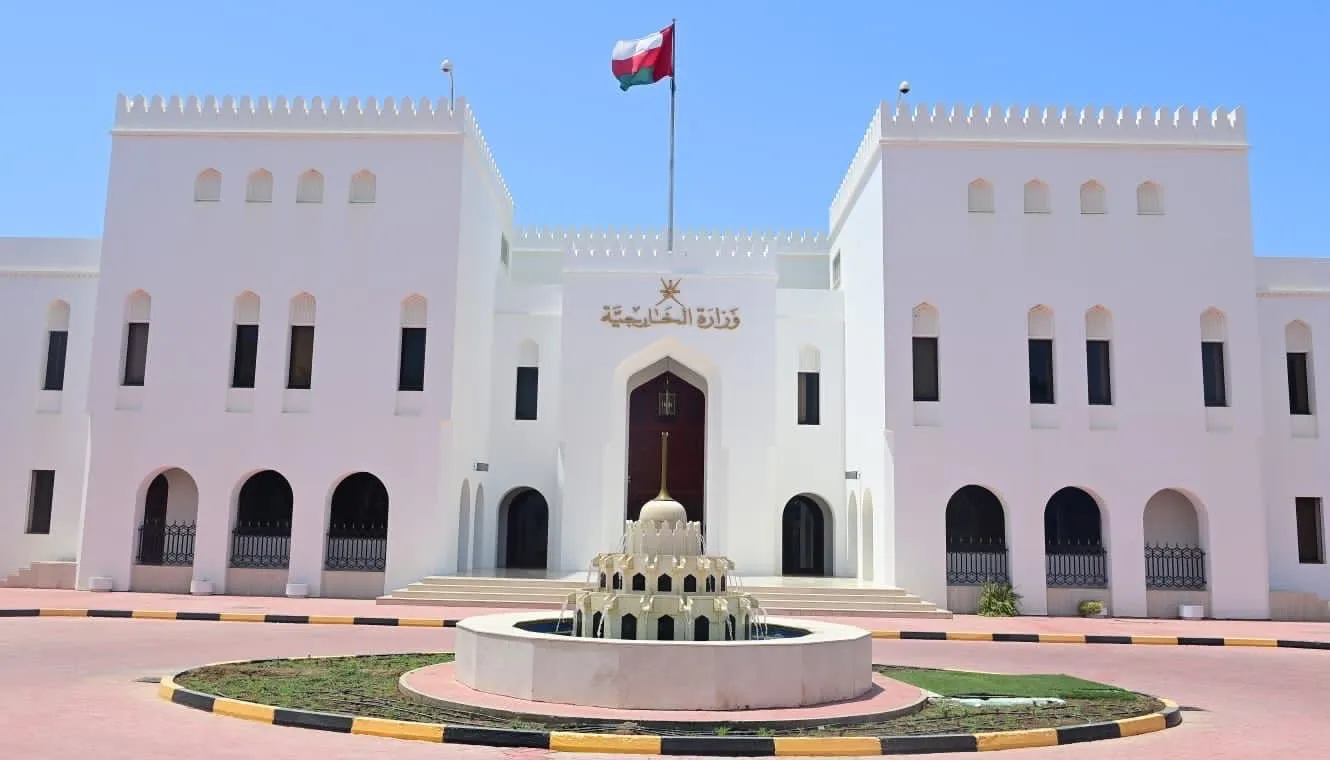 "سلطنة عمان" تُرحب بالبيان السعودي حول عودة العلاقات والتطبيع مع نظام الأسد