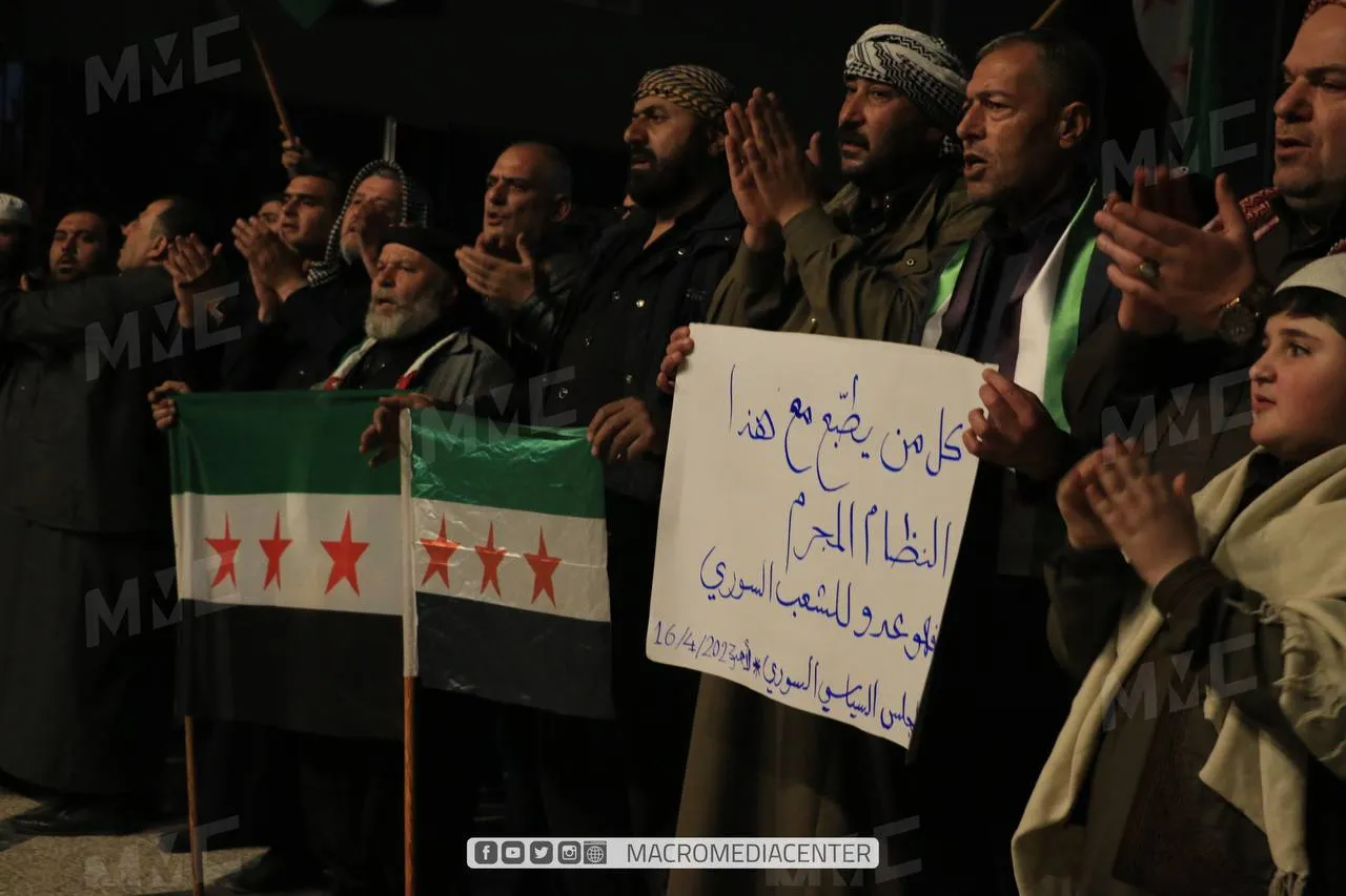 وقفة احتجاجية في مدينة الباب بريف حلب تنديدًا بقرارات الدول العربية التي تسعى إعادة العلاقات مع نظام الأسد 