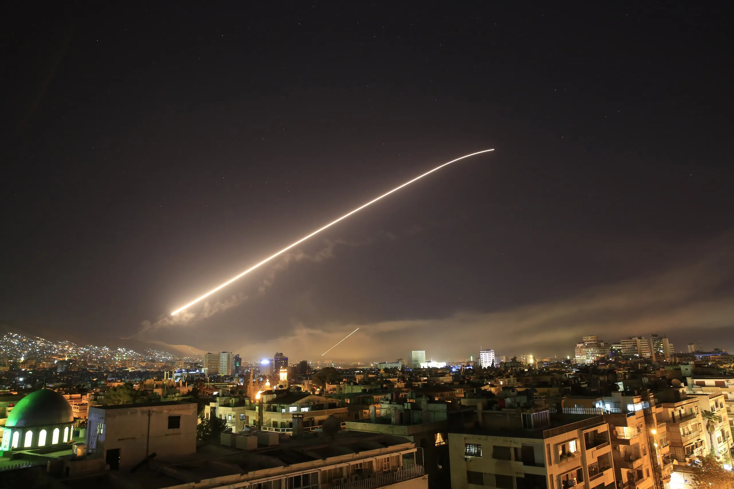 "المقداد" لقناة جزائرية: سوريا سترد على "إسرائيل" في الوقت الذي يخدم دمشق