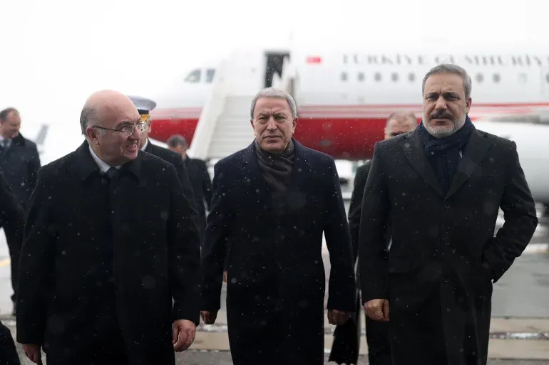 حقان فيدان رئيس الاستخبارات التركية وخلوصي أكار وزير الدفاع التركي