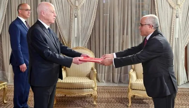 خلال حفل رسمي .. الرئيس التونسي يُعين أول سفير لبلاده لدى سوريا منذ 2011 