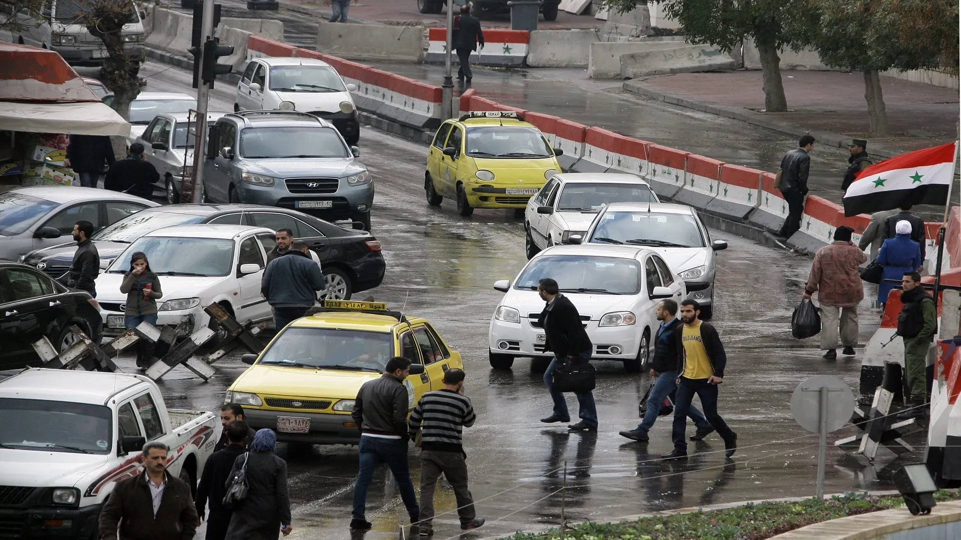النظام يرفع رسوم أشغال مواقف السيارات العامة والخاصة بدمشق