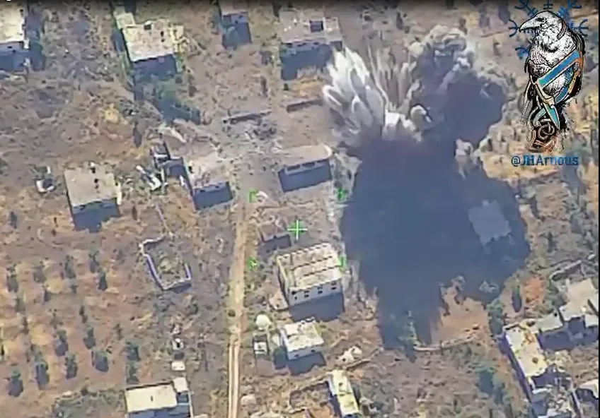 صورة من مقطع فيديو بثته معرفات روسية لضربات جنوبي إدلب