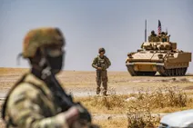"واشنطن بوست": إيران وروسيا تُعدان استراتيجية لطرد الأمريكيين من سوريا