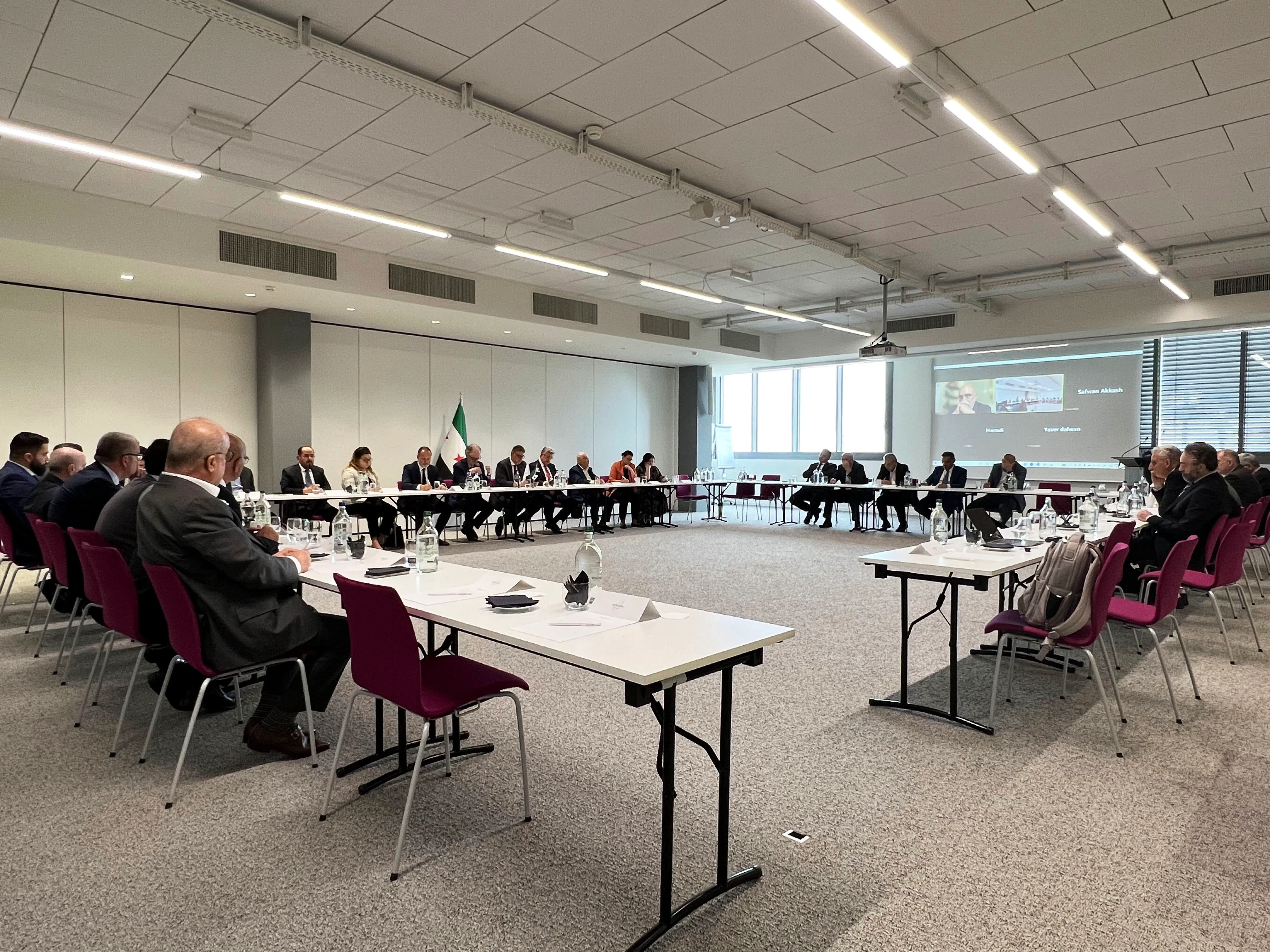 "هيئة التفاوض" تُعلن عقد اليوم الأول من اجتماعها في جنيف بحضور جميع مكوناتها 