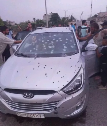 صورة سيارة تعرضت لهجوم مسلح في بلدة عتمان شمال درعا