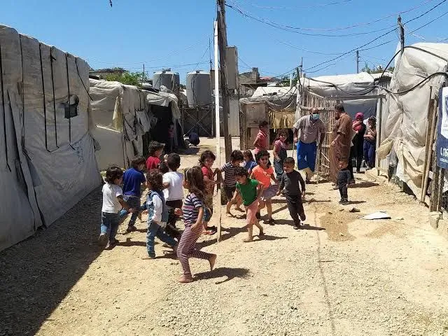 حكومة لبنان تجتمع مع مسؤولين أمميين وتطالب بدفع فواتير الكهرباء بمخيمات اللاجئين 