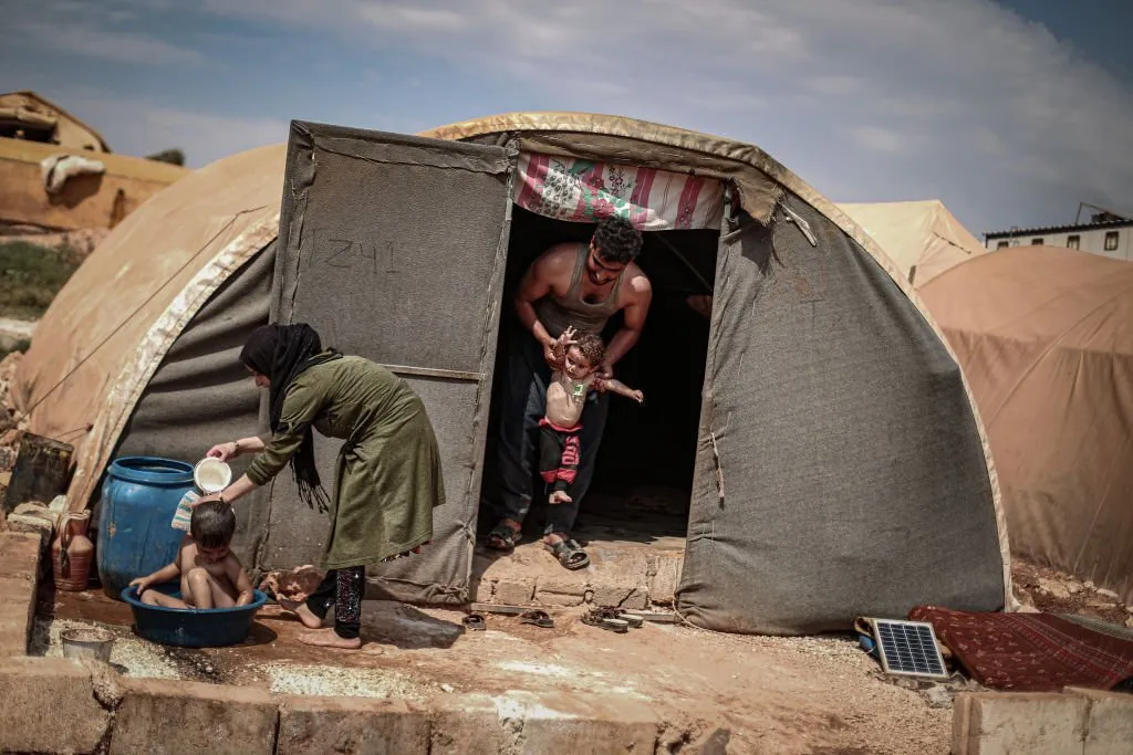 "أطباء بلا حدود" تُحذر من مخاطر تلوث المياه في مخيمات النازحين حديثاً شمال سوريا