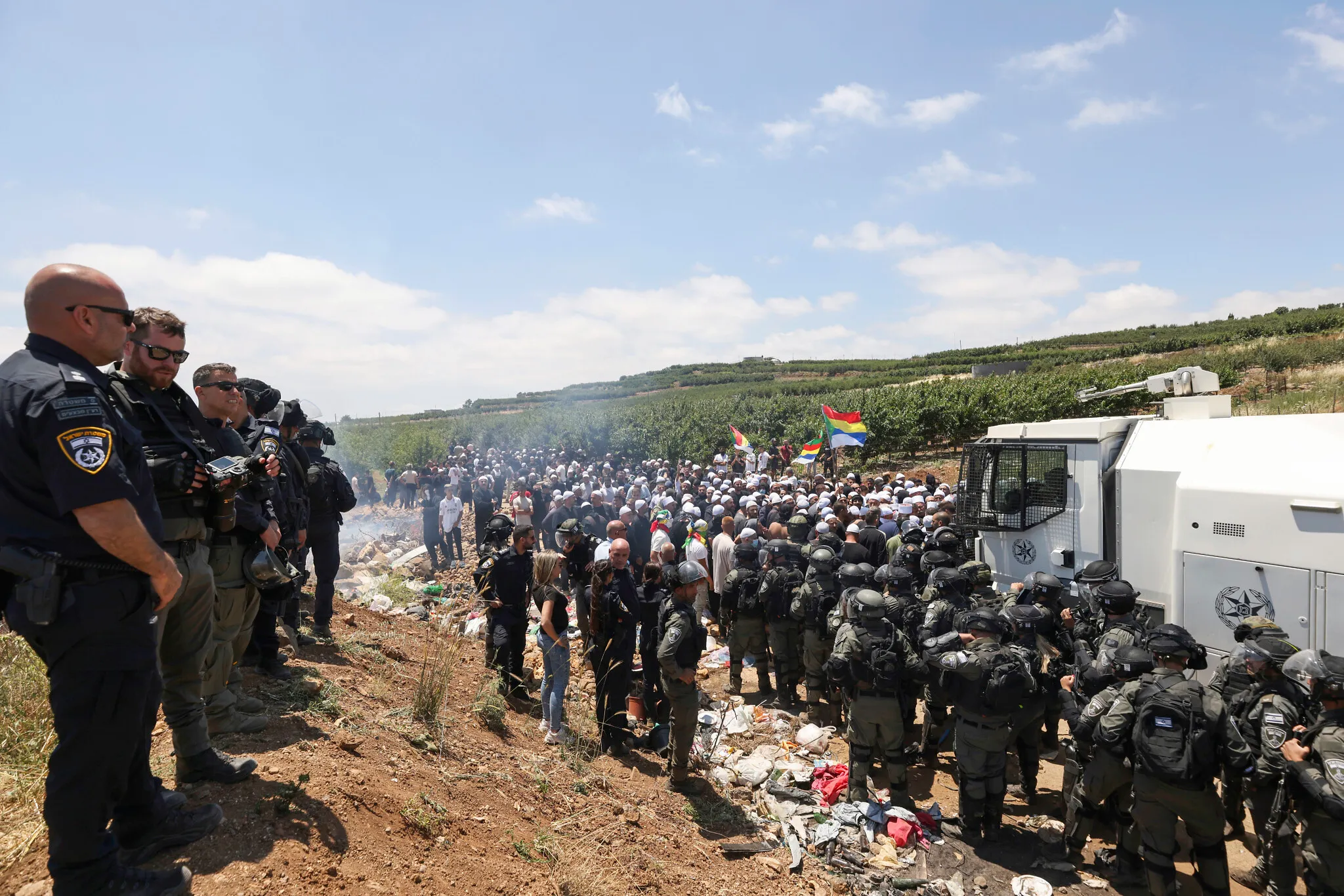 بعد أحداث الجولان.. نتنياهو يتوعد ويُعلن دعم الشرطة الإسرائيلية في مواجهة المحتجين