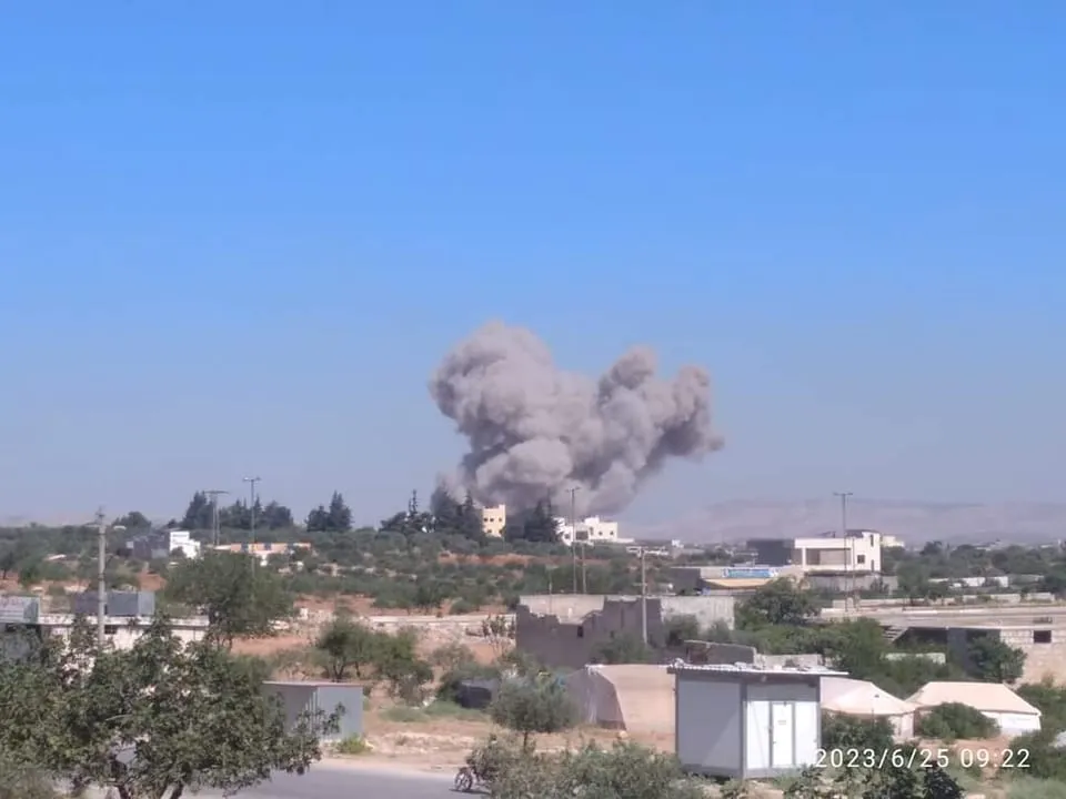 طيران الاحتلال الروسي يُجدد غاراته ويستهدف أطراف مدينة إدلب ويوقع إصابات