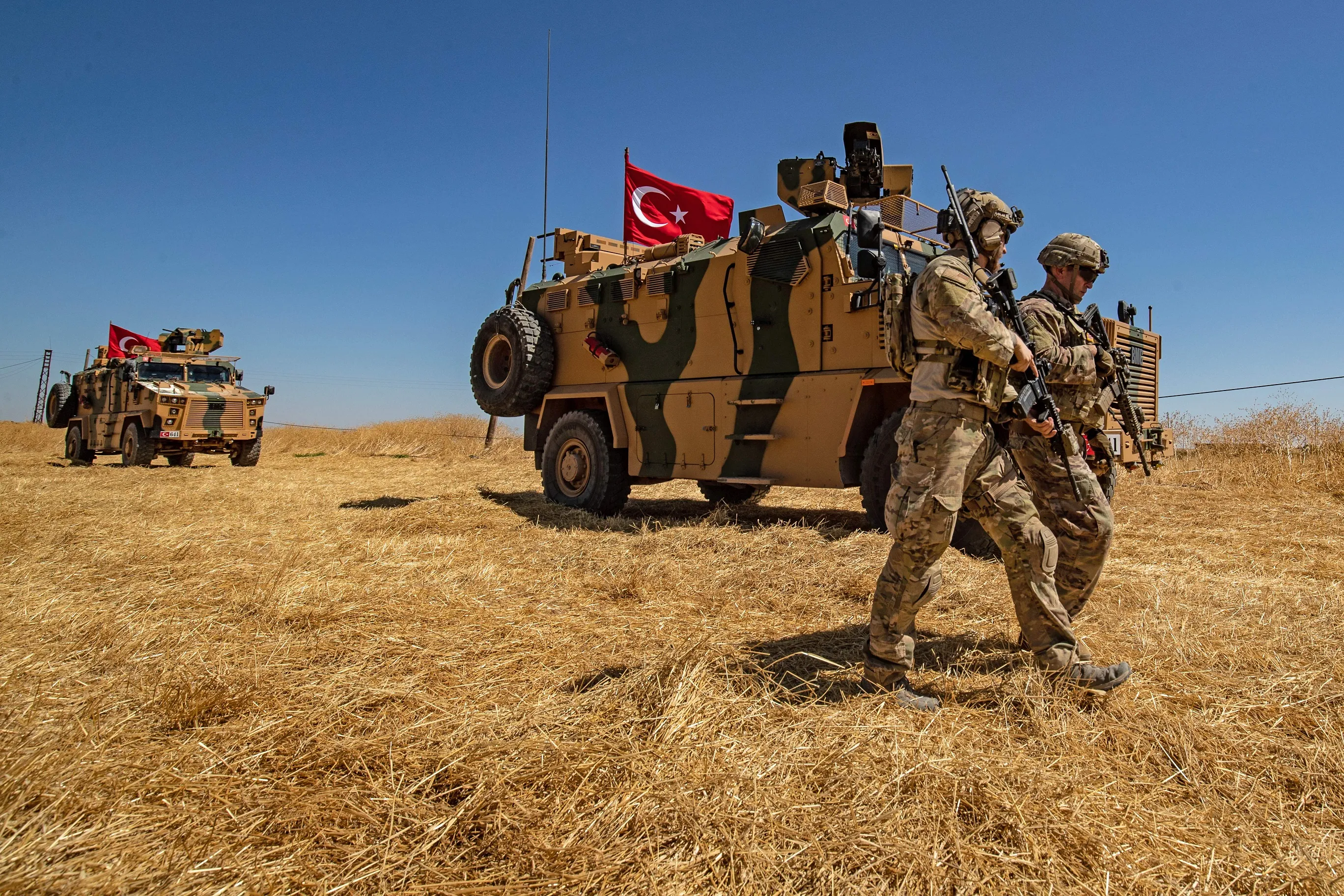"الاستخبارات التركية" تُعلن تحييد 11 عنصراً من "ب ك ك" في منبج شرقي سوريا