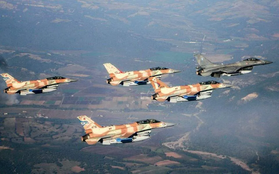 "المصالحة الروسي" يكشف عدد ونوع الطائرات الإسرائيلية التي استهدفت ريف حمص