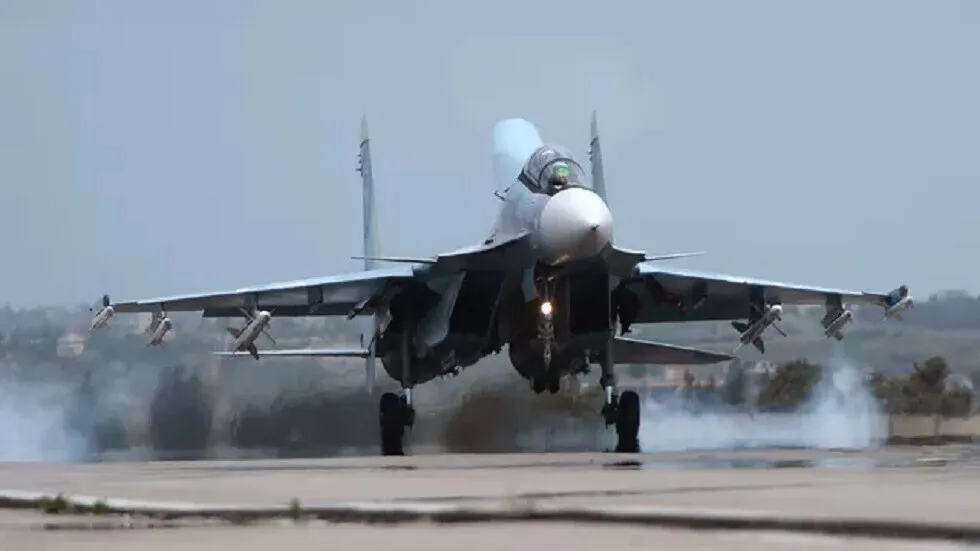 مناورات روسية - سورية حول العمل المشترك للطيران والدفاع الجوي في قاعدة حميميم 