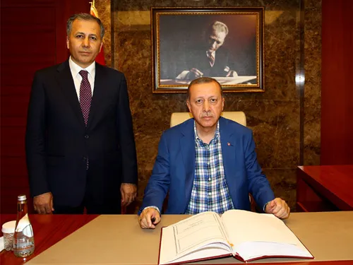 رجب طيب أردوغان مع وزير الداخلية الجديد "علي يرليكايا