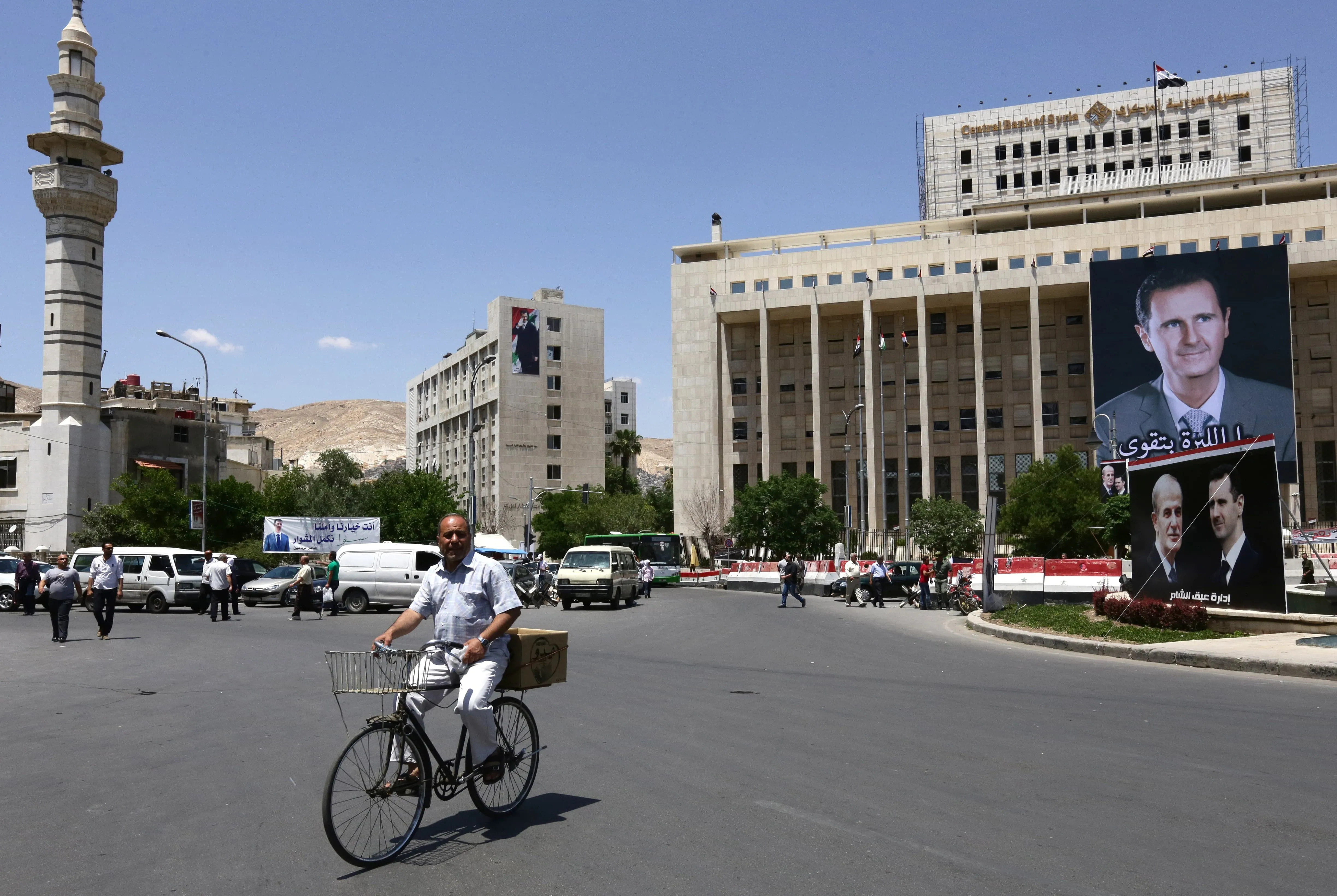 انتقادات تطال قرار مصرف النظام حول إلغاء منصة تمويل المستوردات