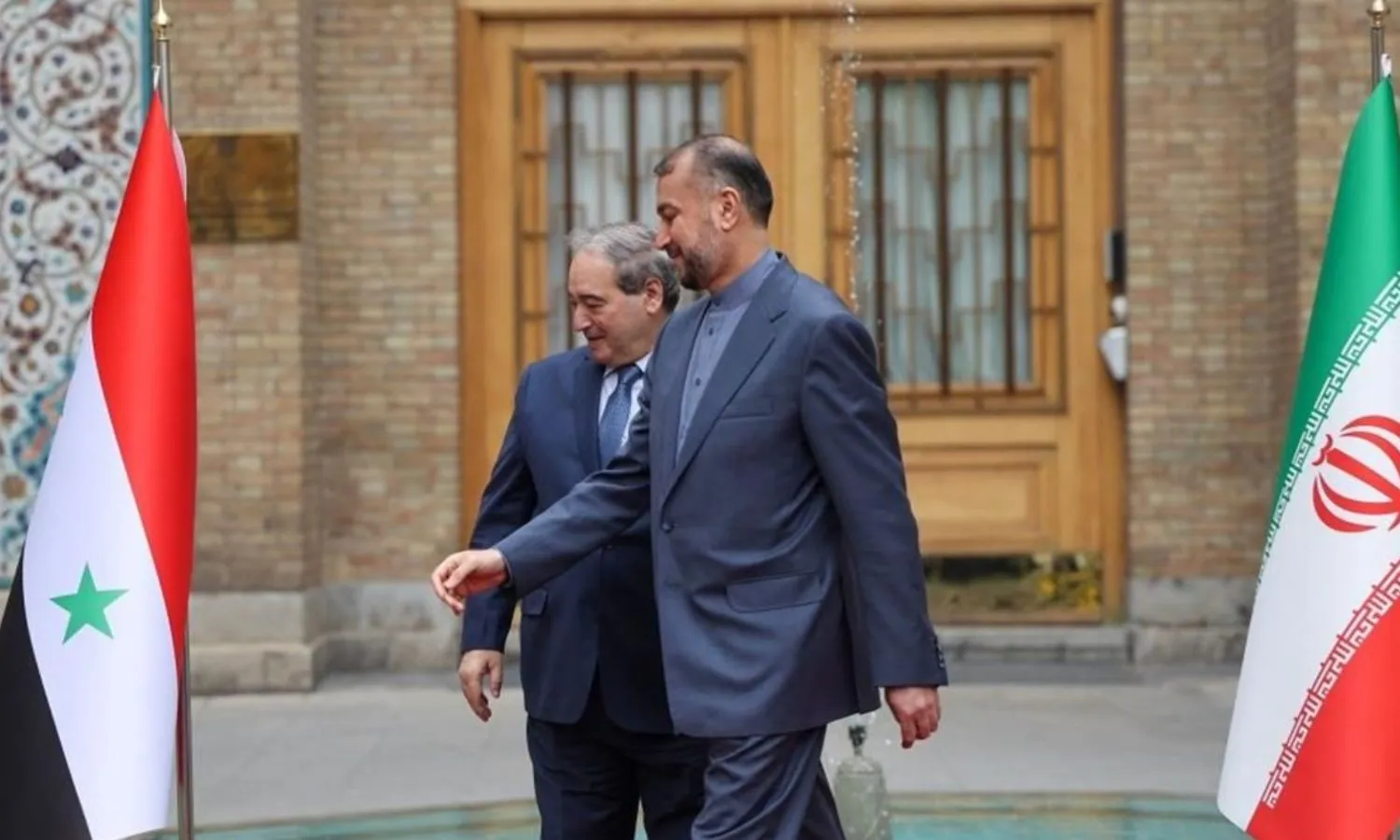 وفد للنظام برئاسة المقداد في طهران لمتابعة تنفيذ اتفاقيات التعاون الاقتصادية 