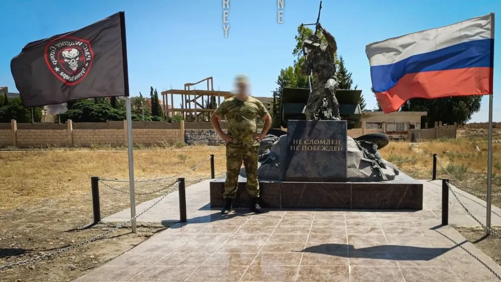 "فاغنر" الروسية تُشيّد نصباً تذكارياً تخليداً لمذبحة طالت عناصرها بدير الزور عام 2018