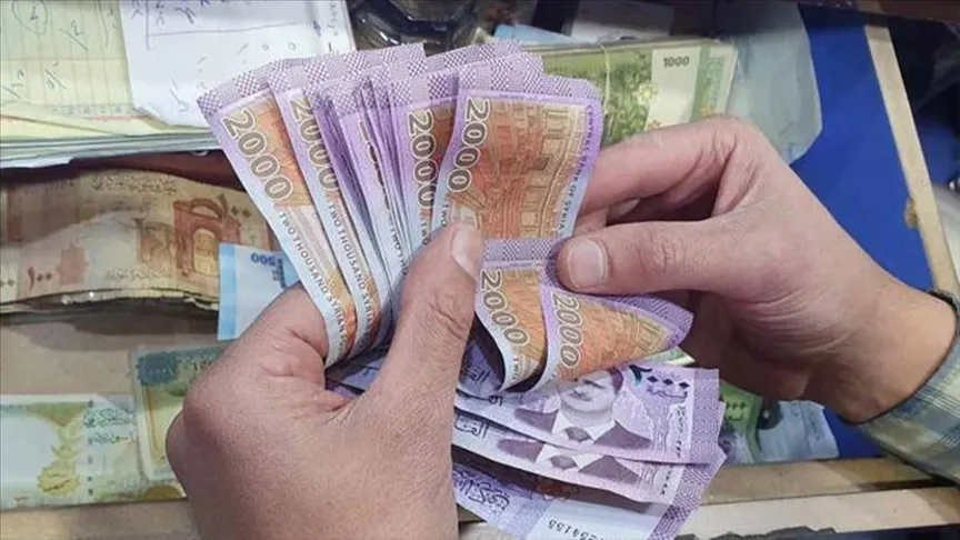 "الدولار بـ 16 ألف ليرة" انهيار تاريخي غير مسبوق لليرة السورية