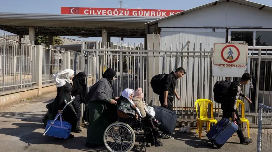 مواطنة جزائرية تناشد لإعادتها إلى تركيا بعد ترحيلها وأطفالها للشمال السوري