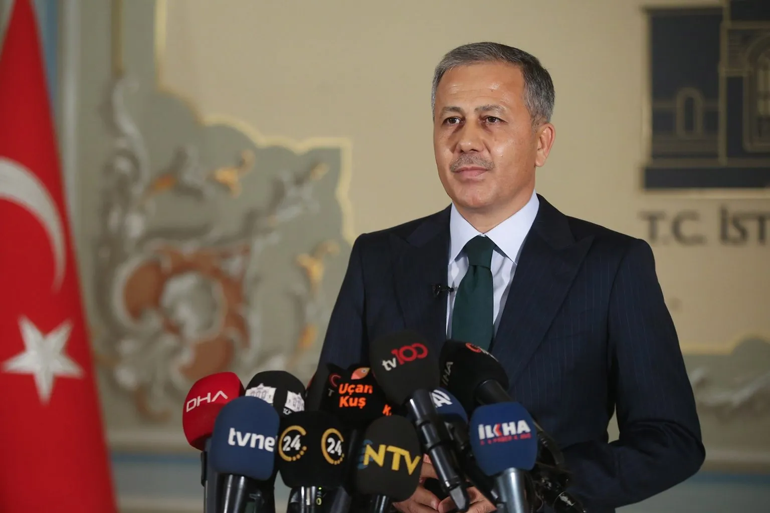 وزير الداخلية التركي: "كل ما يقال" عن ترحيل اللاجئين السوريين قسراً "ليس صحيحاً"