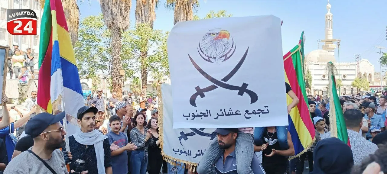 "عشائر البدو في جبل العرب" تعلن تأييدها ومشاركتها في احتجاجات السويداء وتدعو لوحدة الصف 