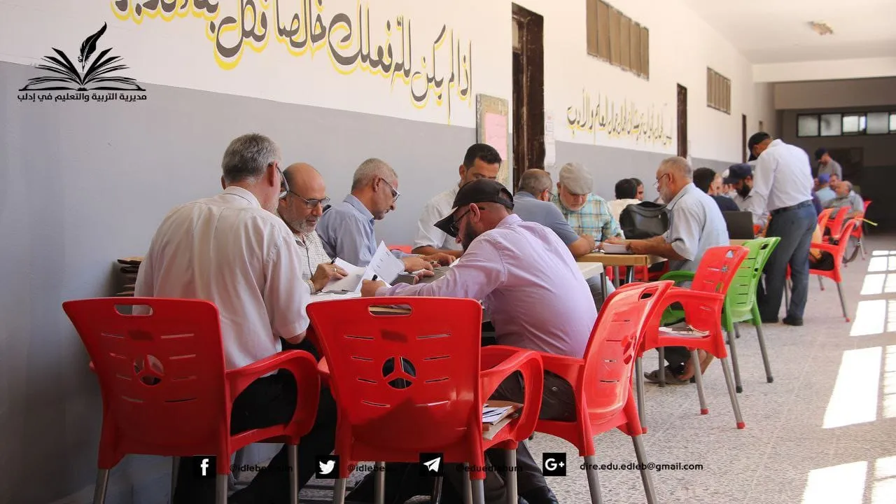 "محاصصة وتضييق" .. "تربية إدلب" تُثير سخط المعلمين بقرارات كارثية وممارسات عدائية