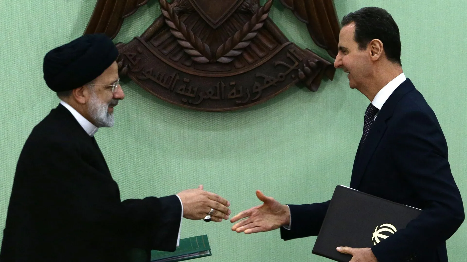 وثائق مسربة تكشف عن عجز نظام الأسد عن سداد ديون إيران وهيمنة الأخيرة في سوريا