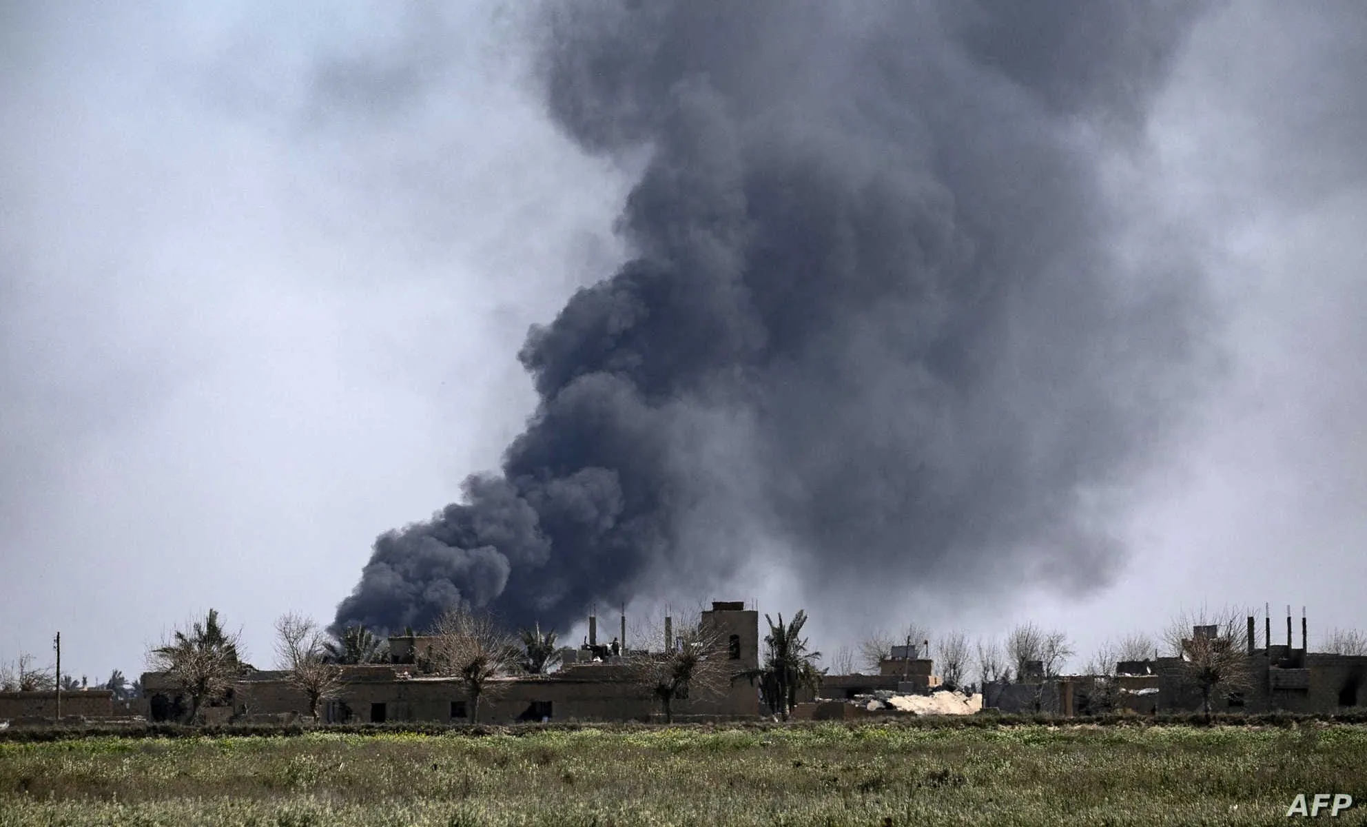 غارات تطال مواقع لإيران بديرالزور والنظام يتجاهل التعليق على انفجارات حمص