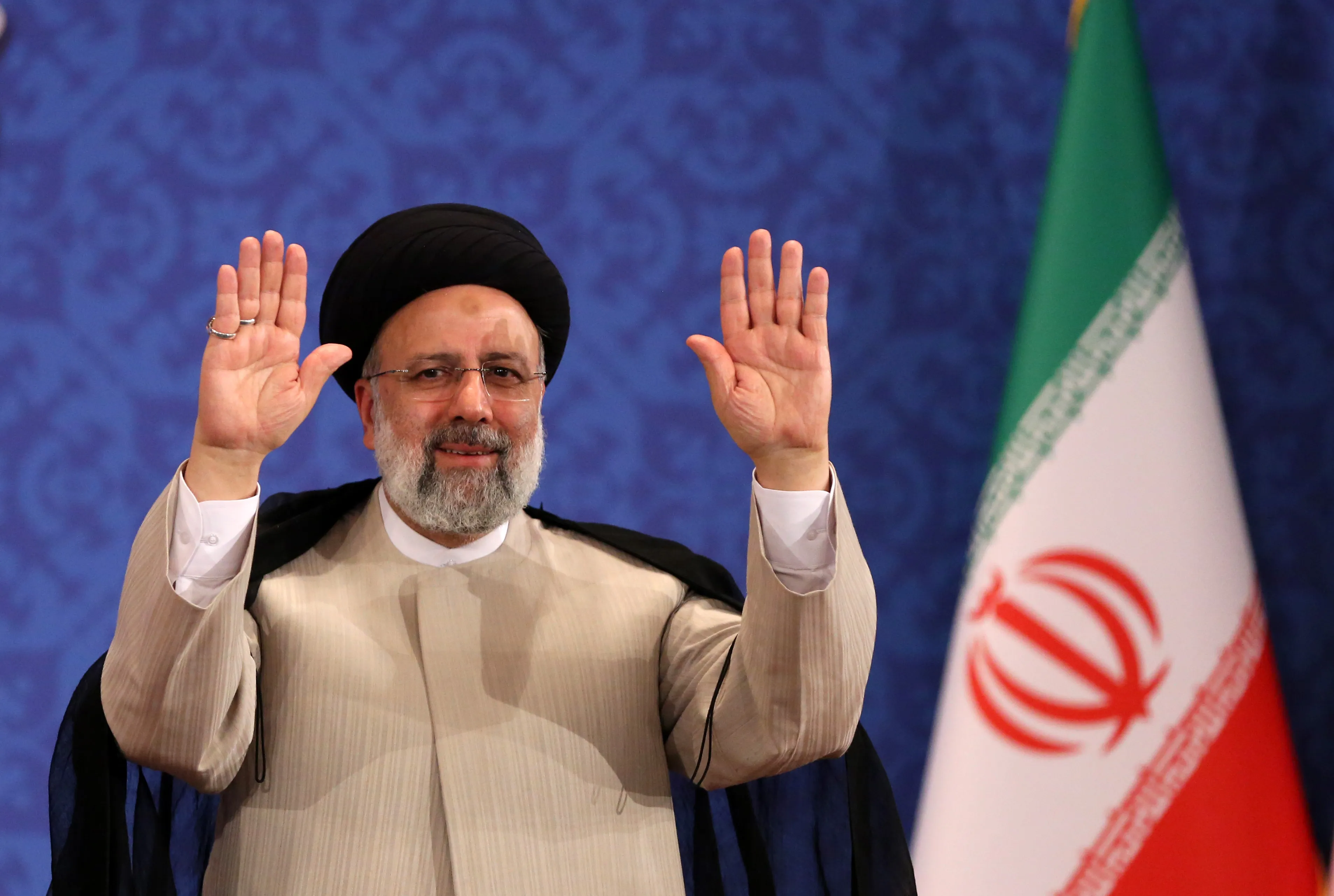 الرئيس الإيراني يرد على تهديدات واشنطن: لن نبدأ الحرب لكن سنرد بقوة 