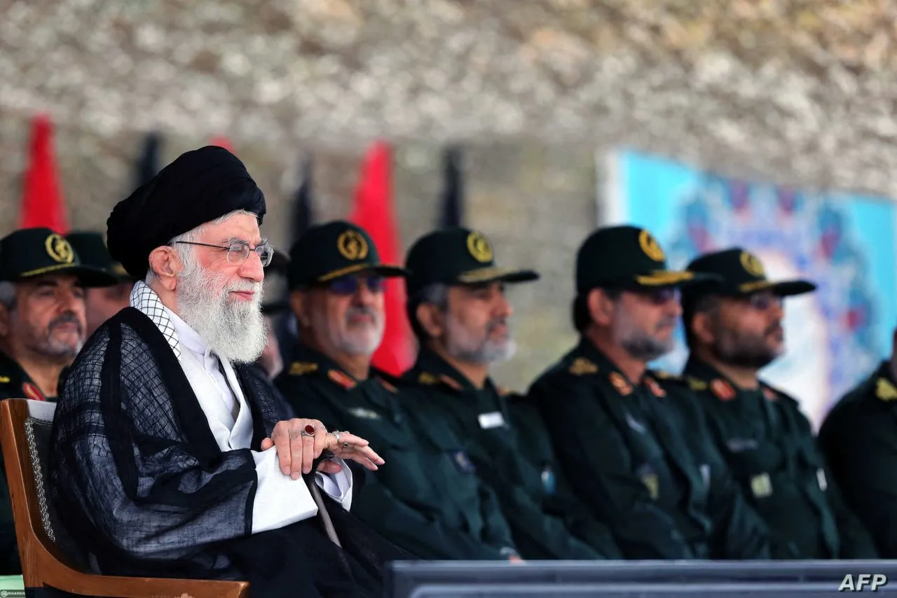 صحيفة: إيران سحبت كبار قادة "الحرس الثوري" الإيراني من سوريا قبل الضربات الأمريكية