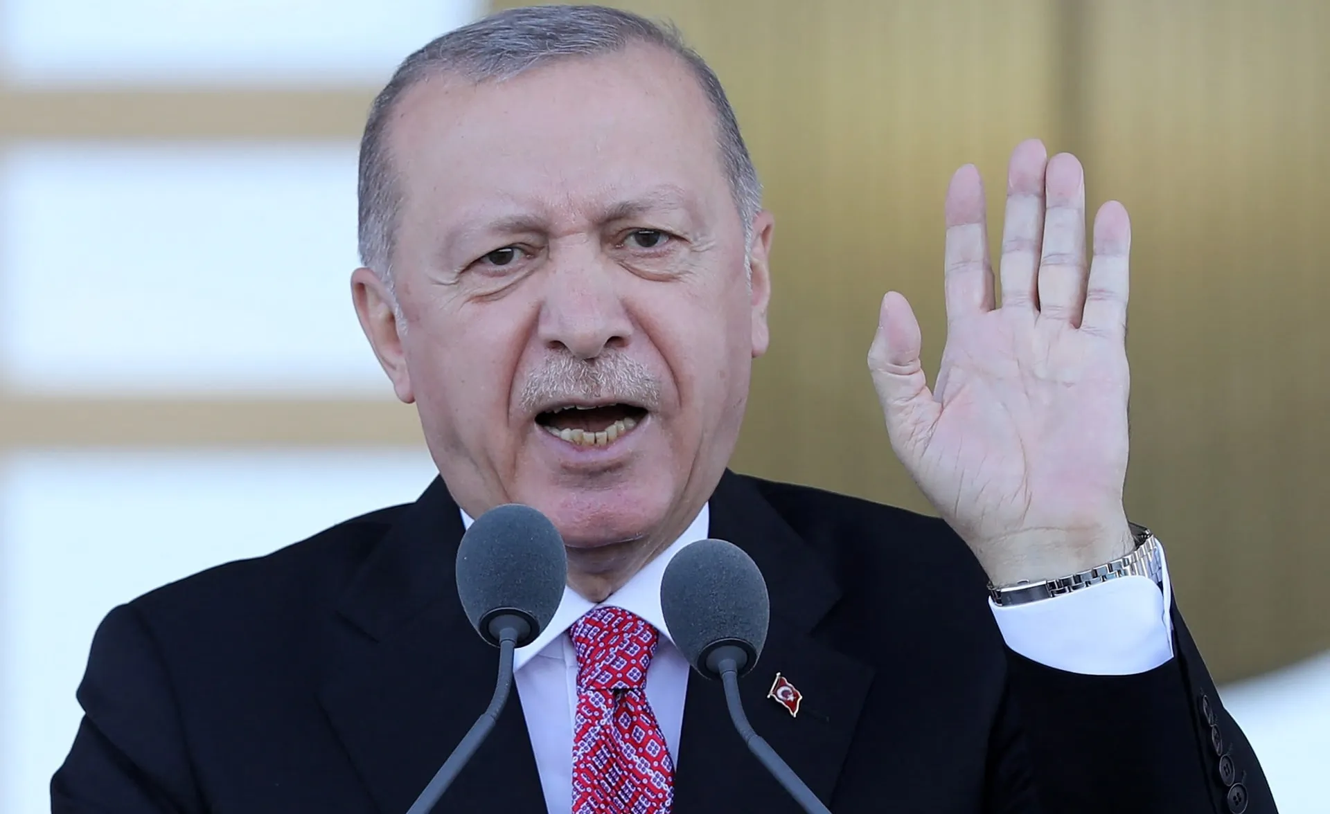 "أردوغان" يستنكر محاولة أحزاب المعارضة استثمار ملف اللاجئين قبيل الانتخابات المحلية