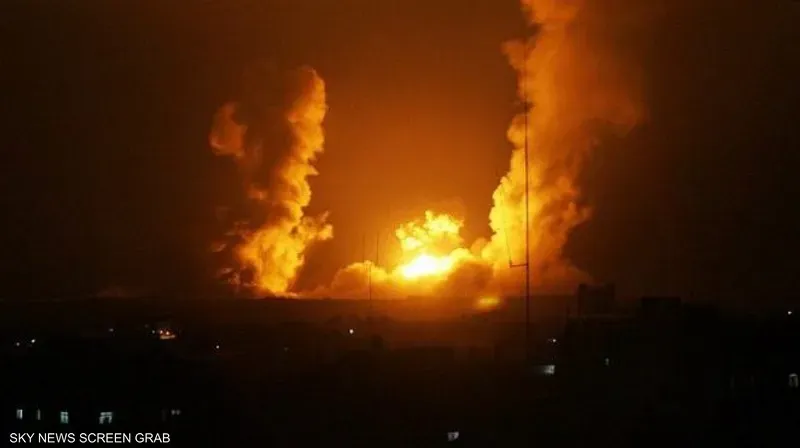 انفجار في مستودعات أسلحة للنظام بريف درعا..ترجيحات لقصف اسرائيلي