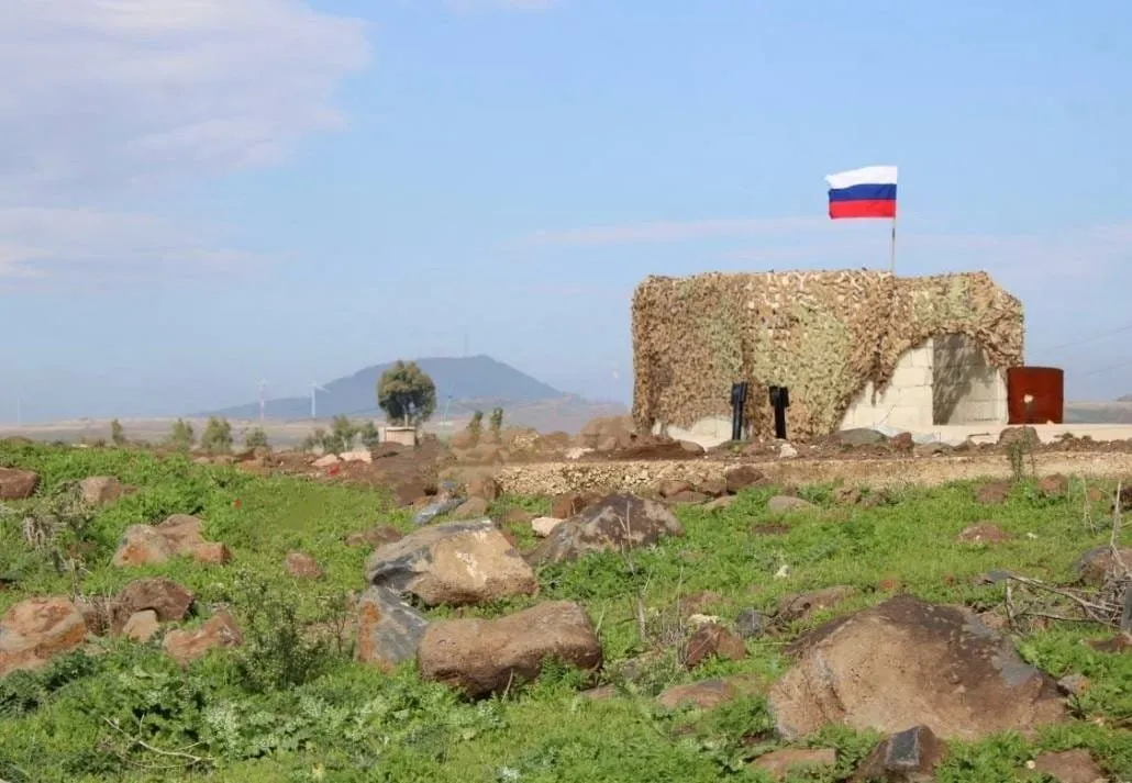 قوات روسية تُنشئ نقطة مراقبة مشتركة مع قوات الأسد بالقرب من الجولان المحتل