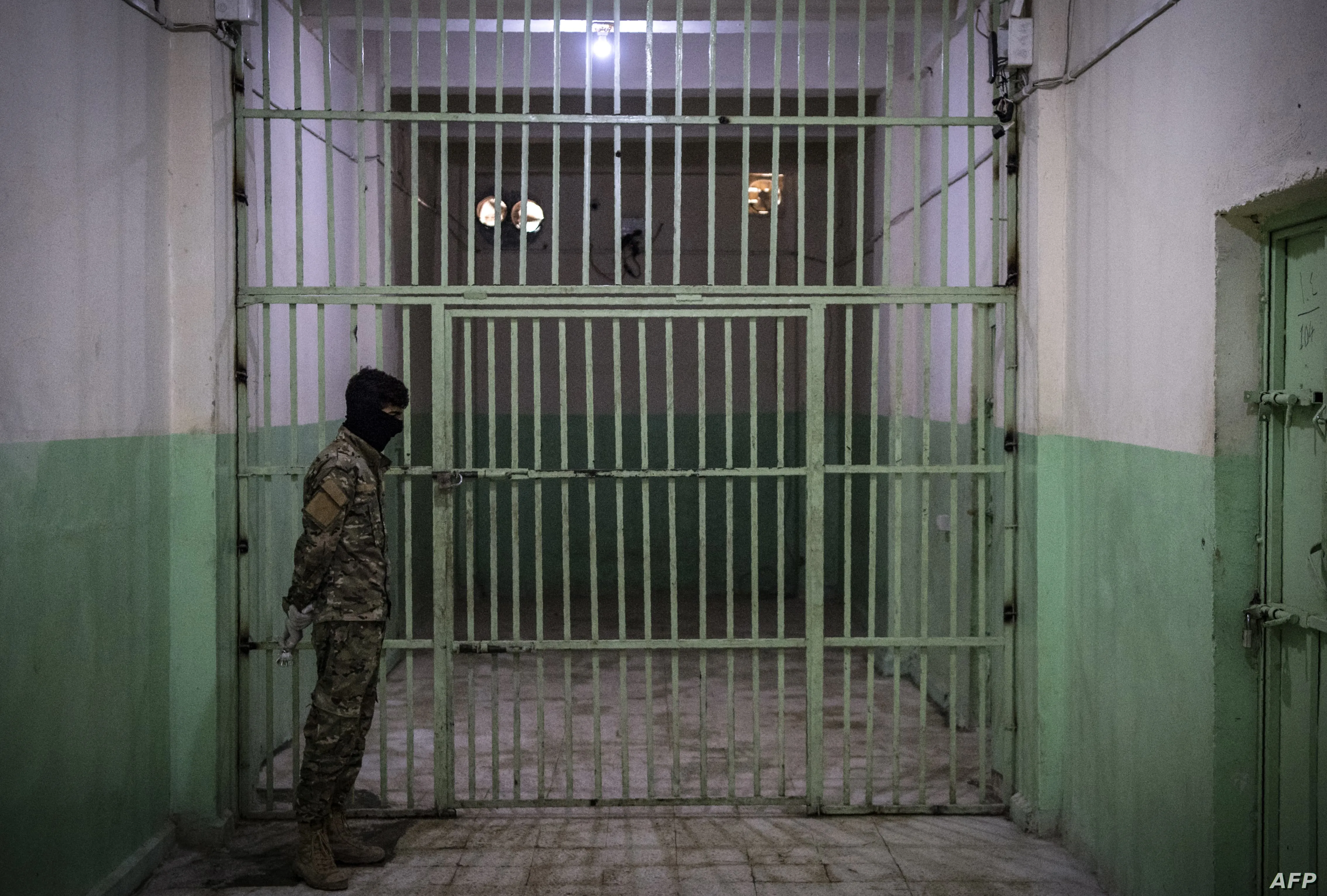 اعتقل بتهمة الانتماء للجيش الحر.. ضحية جديدة تحت التعذيب في سجون ميليشيا "قسد"