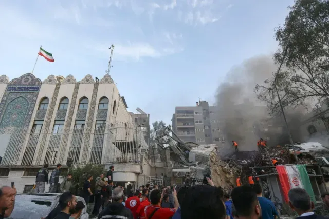 صورة من قصف القنصلية الإيرانية في دمشق