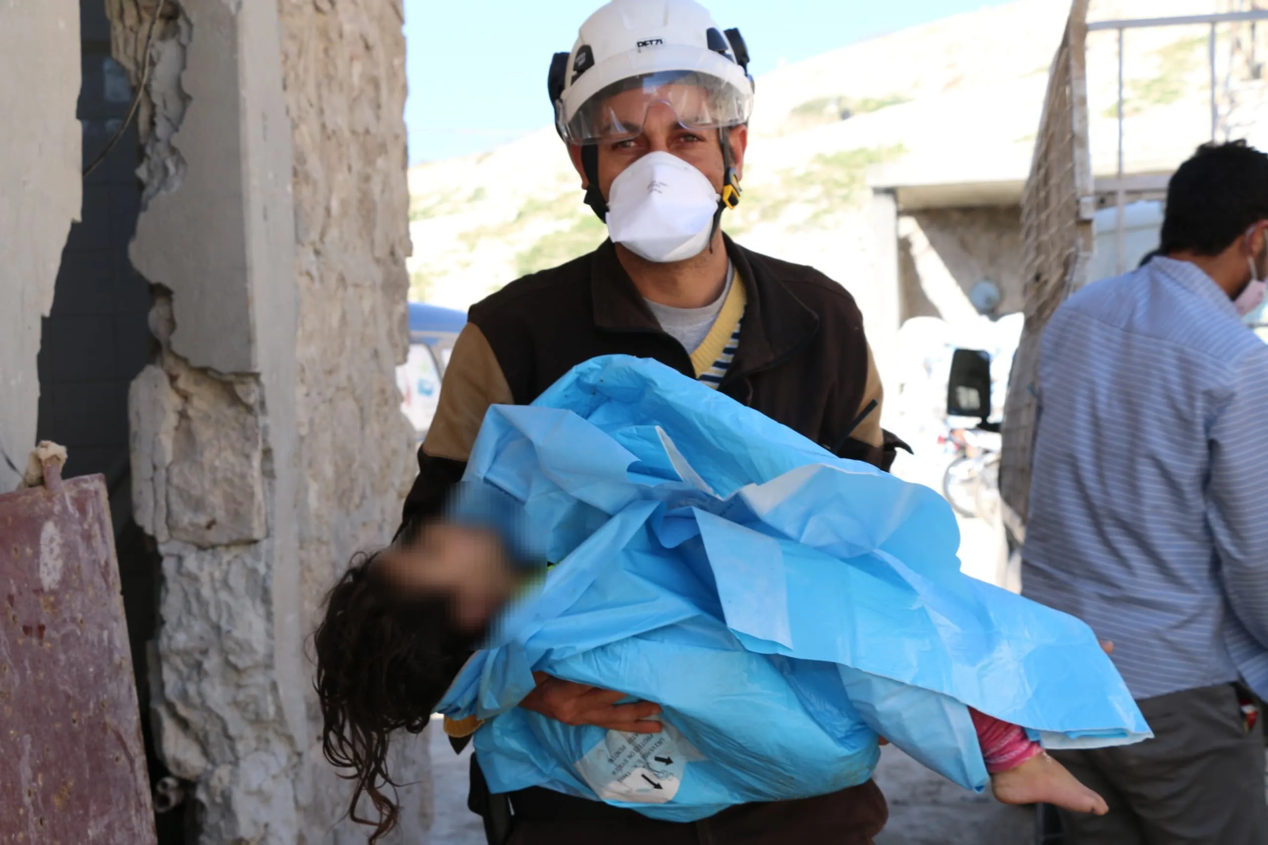 "الخوذ البيضاء" تُجدد المطالبة بتحقيق العدالة لذوي ضحايا القصف الكيميائي في سوريا