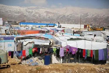 تضييق ممنهج على اللاجئين في لبنان وأحزاب سياسية تتفق على تفكيك مخيماتهم شمال لبنان