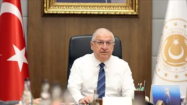 "يشار غولر" وزير الدفاع التركي