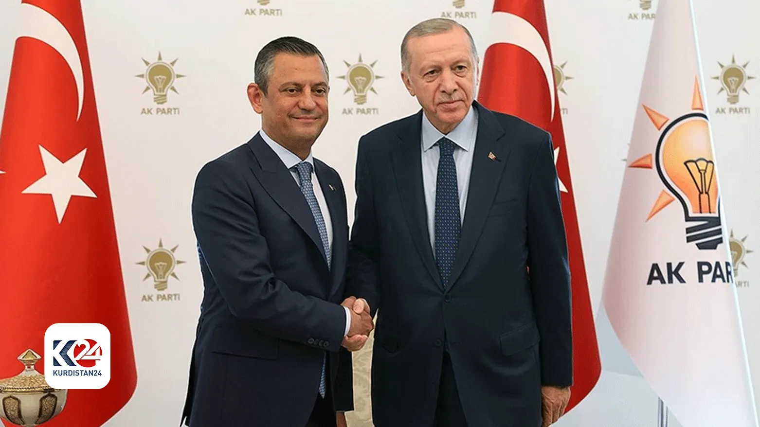 الرئيس التركي رجب طيب أردوغان || رئيس حزب "الشعب الجمهوري  أوزغور أوزيل 
