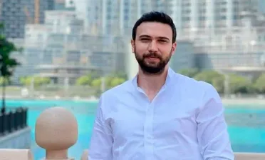 من المطبخ إلى السياسة..!! : "الطباخ عمر" يفتح سجالاً بمقارنته بين الدولة الجديدة ونظام الأسد